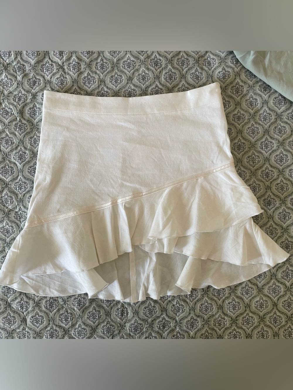 bebe Cream Ruffle Mini Skirt